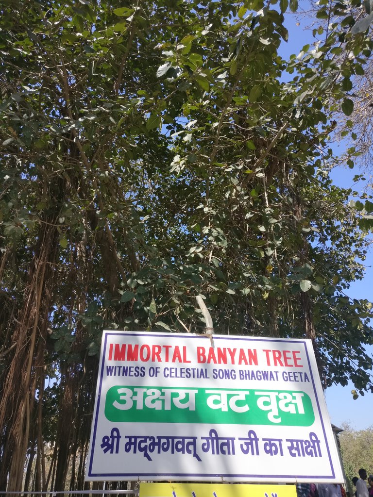 This is the original place where Sri Krishna gave Bhagvat Geeta jnana to ArjunaThis immortal banyan tree witnessed itयदा यदा हि धर्मस्य ग्लानिर्भवति भारत ।अभ्युत्थानमधर्मस्य तदात्मानं सृजाम्यहम्परित्राणाय साधूनां विनाशाय च दुष्कृताम् ।धर्मसंस्थापनार्थाय सम्भवामि युगे युगे