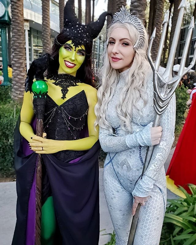 Queen and Queen @wondercon.
•
Maleficent @onlyalicat.
Atlanna @sylviaslays.
•
Maleficent costume and #vaudvillains concept by @thecorsetcarriage.
Body paint and makeup by @jacklyn_rae_ and @mcbridebeauty.
•
#wondercon2019 #wondercon #wonderconcosplay… ift.tt/2OBunvq