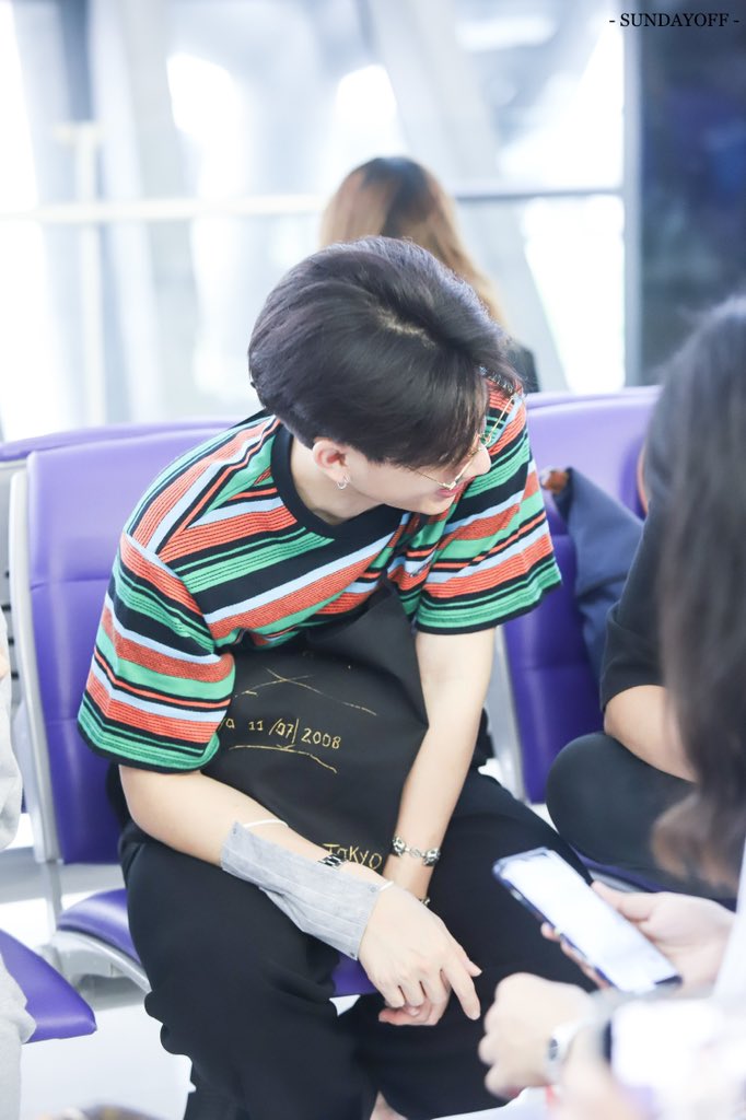 sunday_off's tweet image. 🐝
190330 @off_tumcial 
#OffGun1stFMinHongKong 
#ออฟกัน #เบบี๋ #ป่าปี๊ไม่ได้หล่อขนาดนั้น