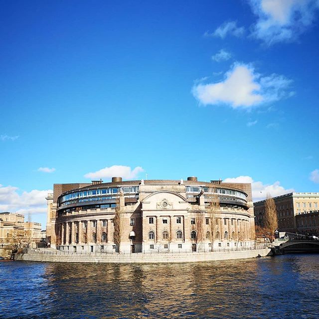 CourtnieEvents's tweet photo. City sunshine 🌞

#stockholm #sunshine #blueskies #citywalk #sthlm #visitstockholm #visitsweden #spring #springisfinallyhere
#courtnieevents https://t.co/CGpQiBsyQP https://t.co/87DczodN7e
