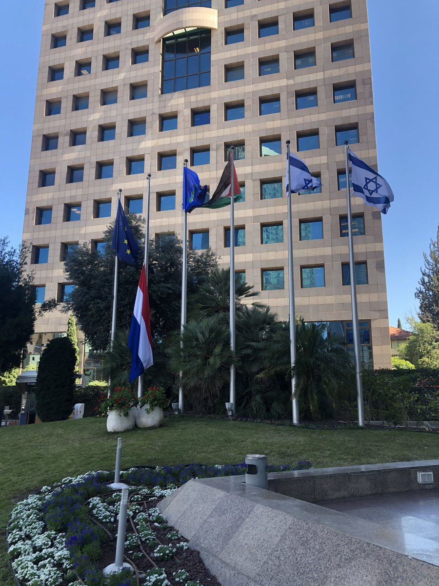 We have hung our flag half-mast at our embassy in #TLV due to #UtrechtTramShooting.

Read full statement by our <a href="/MinPres/">Rob Jetten</a>:
government.nl/latest/news/20…