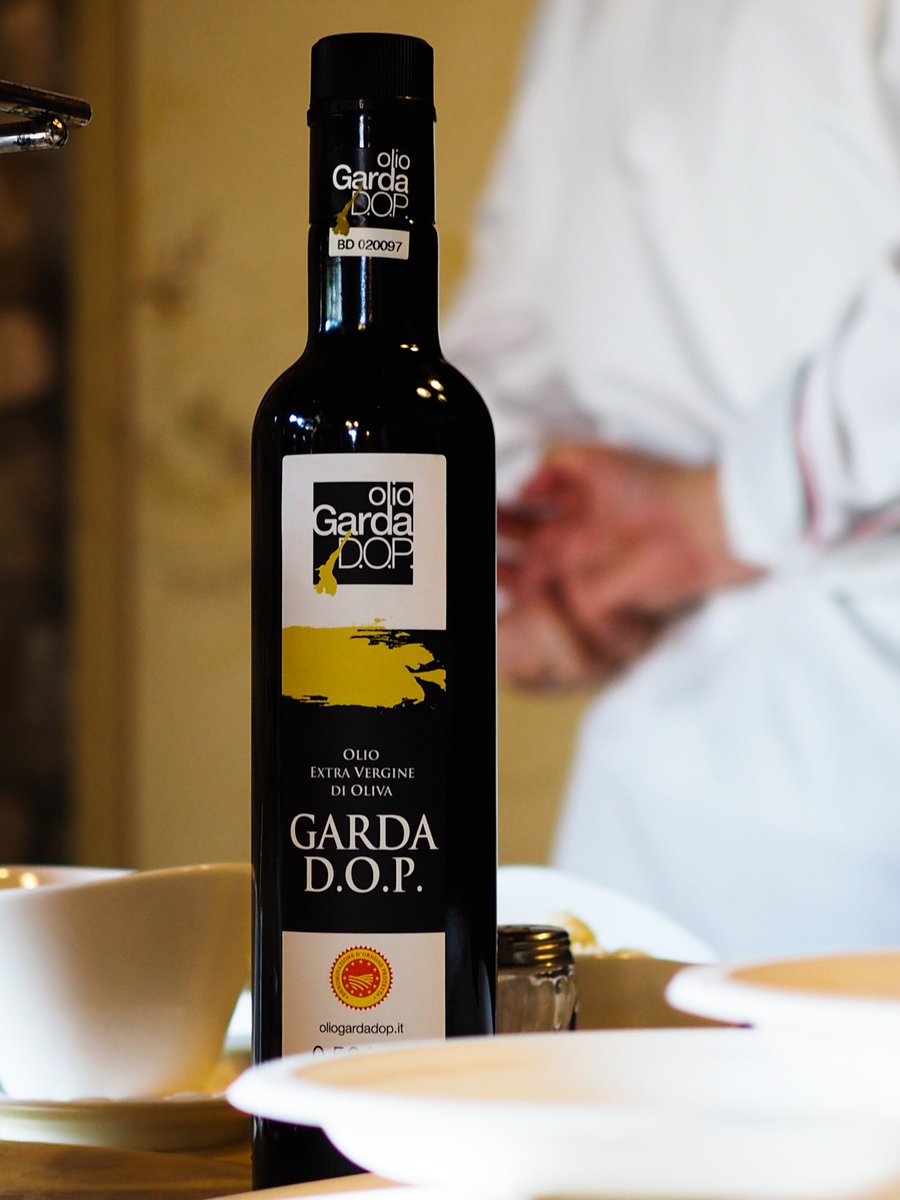 OlioGardaDop's tweet photo. Undici istituti alberghieri su Lago di Garda si sfideranno giovedì e si contenderanno il Premio #OlioGardaDOP per realizzare il miglior piatto che valorizza le qualità del nostro Olio. @ItaliaaTavola @OlioOfficina @PentoleAgnelli https://t.co/Mr6JYTBGGd https://t.co/zkwNkbXowz