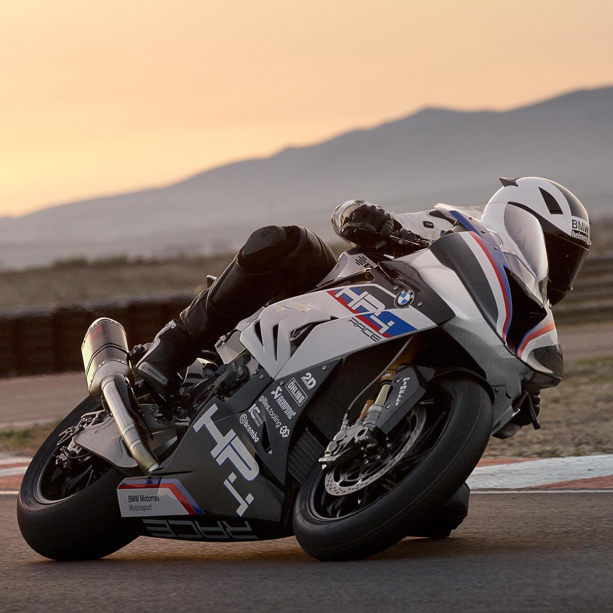 BMWMotorrad's tweet photo. Carbon creation cornering courageously, challenging competitors care free.

#HP4Race #chasingtheimpossible #bmwmotorrad #MakeLifeARide https://t.co/fG9p6nsxOx