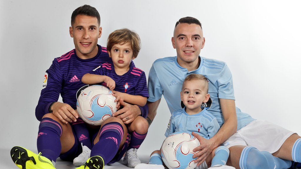 Mallo y Aspas posando con sus hijos (Foto: RCCV).