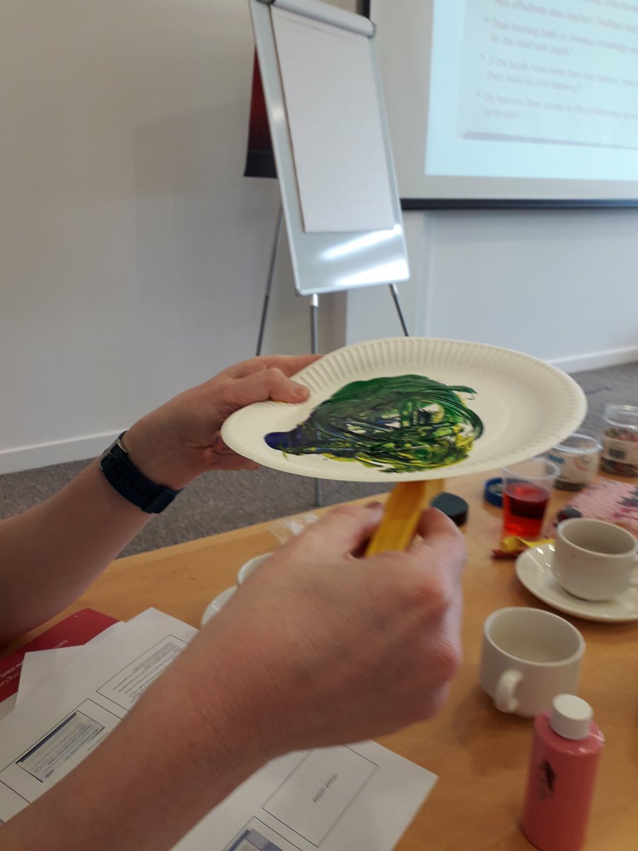 Hollowscience1's tweet photo. Using magnetism to paint at the Kent and Medway STEM Science Leaders Conference - a great idea! https://t.co/X0nbgwSc20