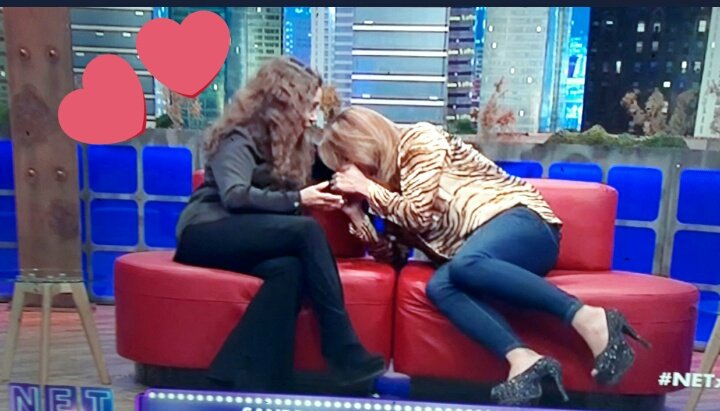 Vero27abril's tweet image. Hermosas madre e hija juntas en #NetxFox @sanmihanovich @lizytagliani las quiero son un amor