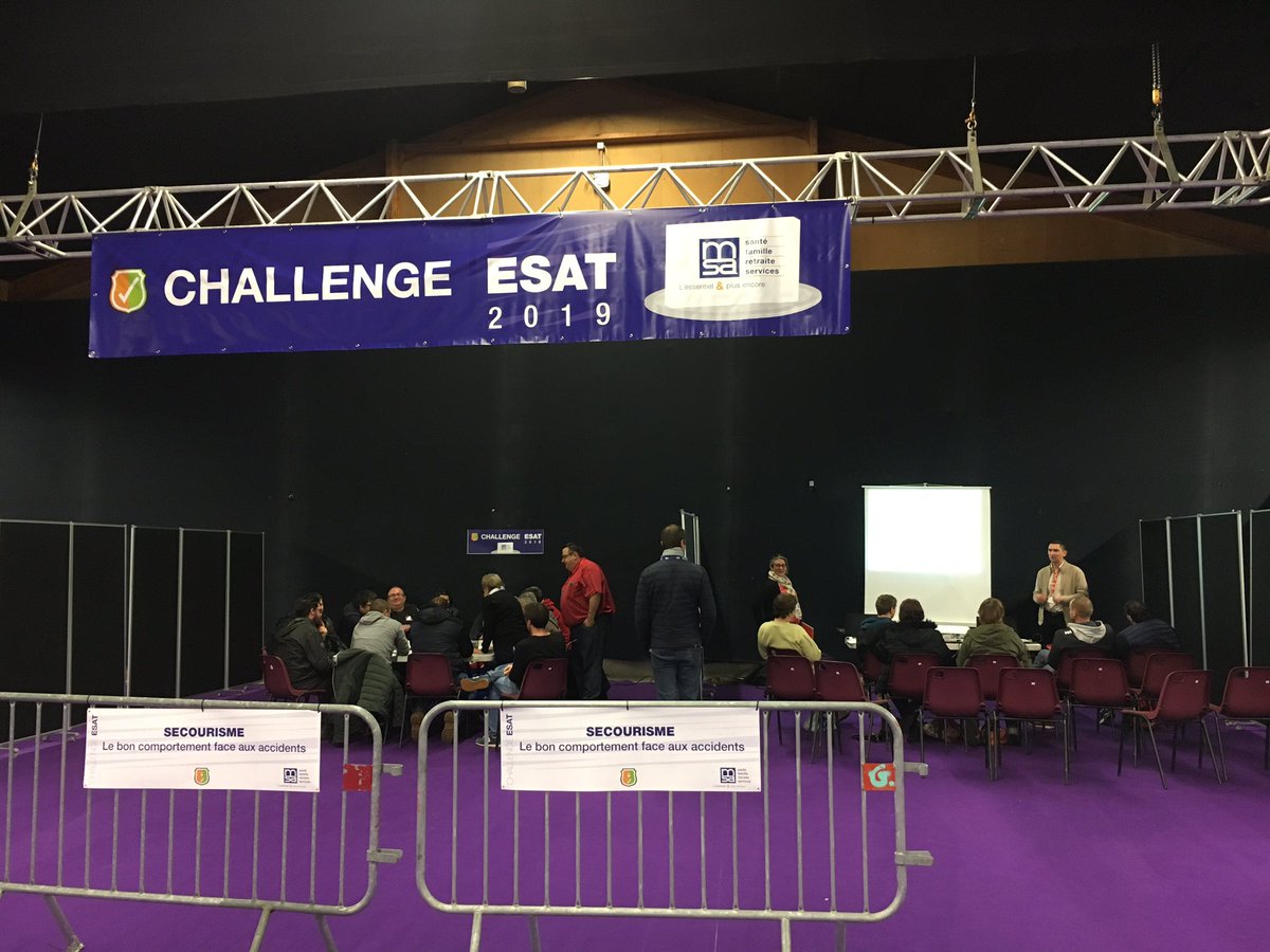 AlauxLudovic's tweet photo. Le #challengeESAT 2019, une belle realisation des équipes de la @msa_armorique. 250 travailleurs sensibilisés à la prevention des risques professionnels grâce a des ateliers et du théâtre d impro. Félicitations ! https://t.co/scjhxmbvKq