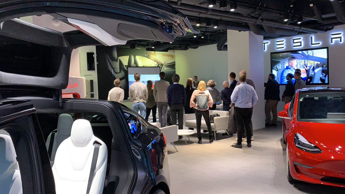 HHGAtweets's tweet photo. Tesla-provkörningen var ett grymt och lyckat event! Underbar känsla att släppa ratt och pedal och låta "min" Tesla 3 Performance förarlöst accelerera uppför backen mot Delsjömotet. Vill ha!! https://t.co/3QZ9vFpokF