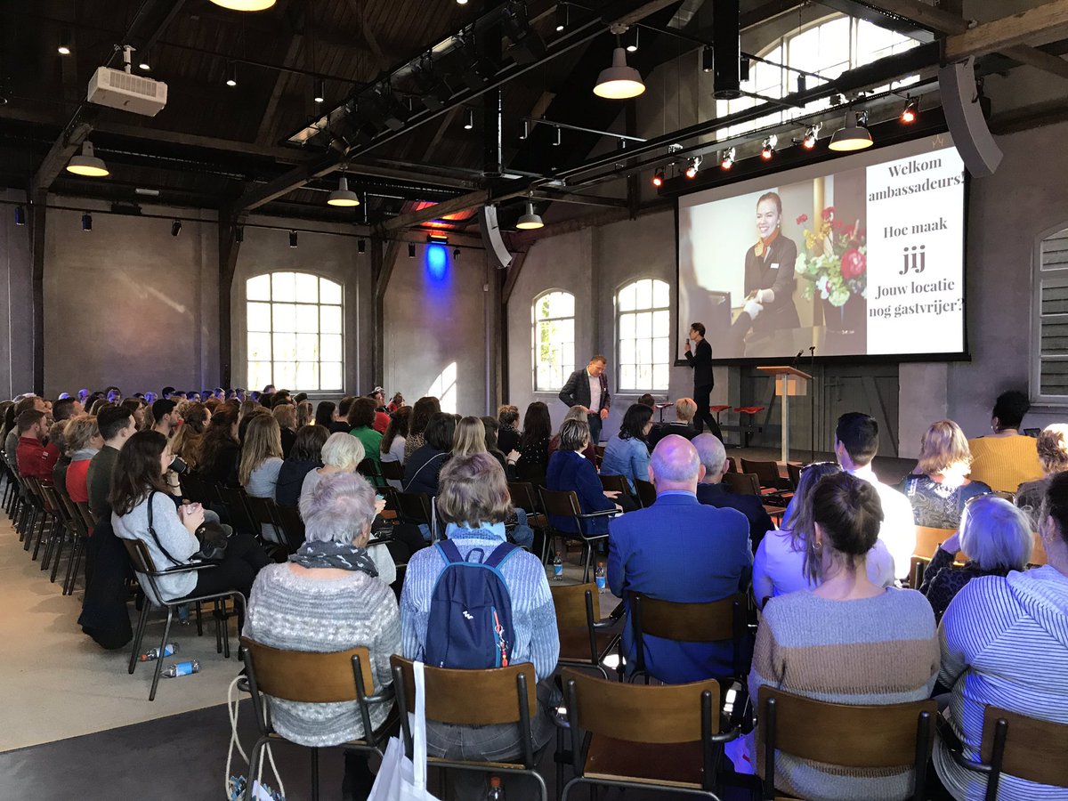 #Ambassadeursdag2019 van start in het <a href="/Openluchtmuseum/">Openluchtmuseum</a>! Een zaal vol front-office ambassadeurs gaan vandaag kennismaken met het park en 35 dagattracties uit de regio’s van <a href="/visitveluwe/">VisitVeluwe</a> en <a href="/arnhem_nijmegen/">VisitArnhem VisitNijmegen</a>