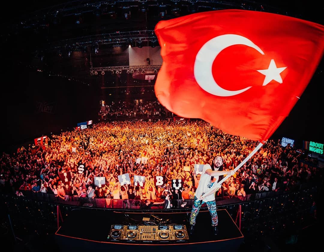 VolumeUpORG's tweet photo. Ne geceydi ama... @steveaoki @BURAKYETER @EmrahIs @ilkeraksungar @djfunkycmusic @vodolagina_nataliya

@kingofcheers @about_nights @fairmontist @TAVPassport @powerappmusic @vwarena https://t.co/OCEg6S1HA1