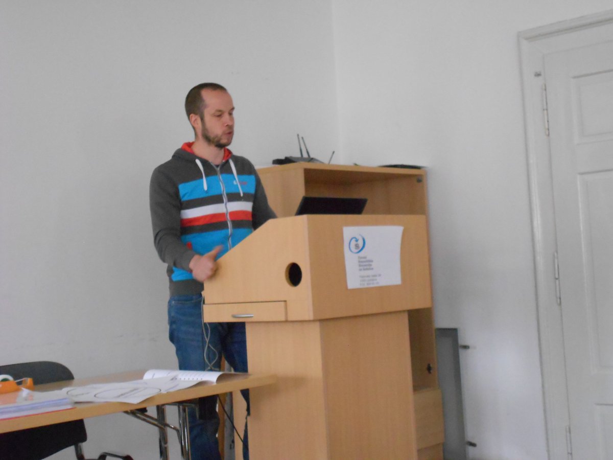 LjZavod's tweet photo. @vrssevnik @cpi Biotehniška šola Maribor. Vprašanje: "Je torej najbolje začeti otroke učiti v 1. letu? Takrat jim je učenje na 1. mestu:" #logika #POKIT https://t.co/StdA6wpIJT