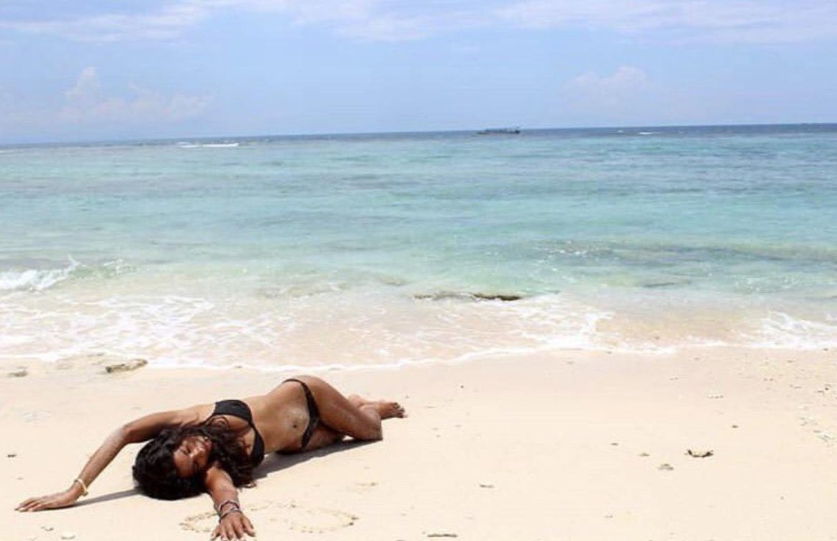 JOR_ID's tweet photo. There is this beach where influencers keep washing ashore.... https://t.co/g9ysi20pCu
