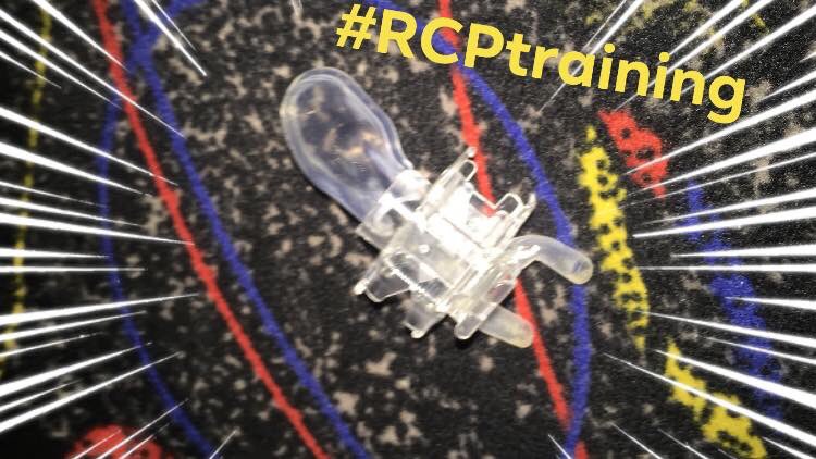 aprehende_cl's tweet photo. Conoces para qué sirve este dispositivo? Será útil para el personal mientras se reanima?
#RCPparatodos #CPRtraining #RCPdealtacalidad https://t.co/f79cKKLuOd