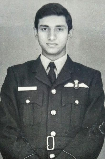 pardekpeechey's tweet image. #OfficialAnnoucement:

@ajaydevgn will portray the role of Squadron Leader #VijayKarnik in #BhujThePrideOfIndia. He was the in-charge of Bhuj airport during the 1971 Indo-Pak war. Directed by Abhishek Dudhaiya &amp;amp; produced by Ginny Khanuja, Vajir Singh &amp;amp; @itsBhushanKumar