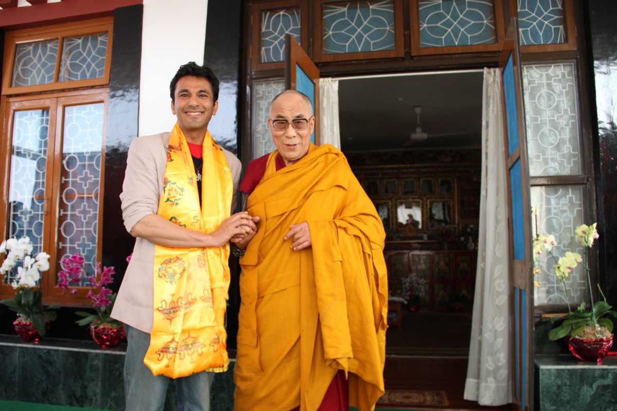 TheVikasKhanna's tweet photo. 1/2 
I turned my meeting with @DalaiLama into a poem titled "SAIL" 
Hope you will like it.
- SAIL -
Remember the music, ignore the noise
There would always be another choice
To wake up is the greatest gift of all
Ignore fears and hear the inner call https://t.co/hjFMlvaYAH