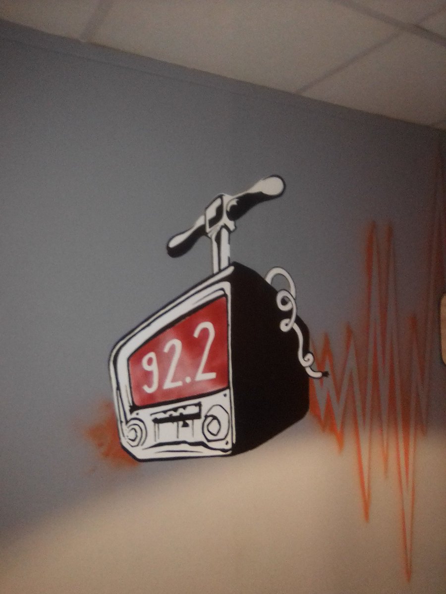 InfoLineGilets1's tweet photo. On est partis pour 5h d'info blocage en direct de la radio 92.2 Appelez la radio pour nous donner des informations sur les blocages et la grève aux 05 61 53 36 95. https://t.co/HXWQUkgSef