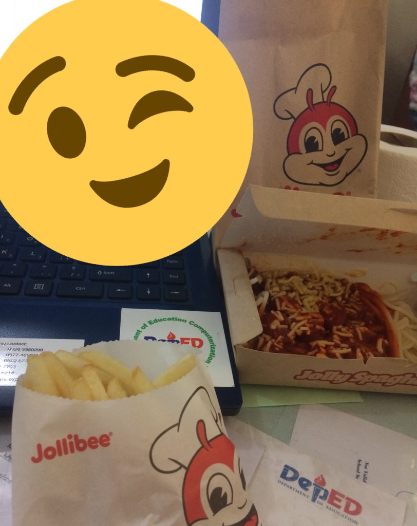 EVHEEEER's tweet photo. Dahil nainggit kay nate at ate @reginevalcasid na lumalafang ng jabee, napa order ako  hehe 
#workingbreak 
#jollyspaghetti  
#sweetsarapnawalangkatulad https://t.co/1B5fsin7ae