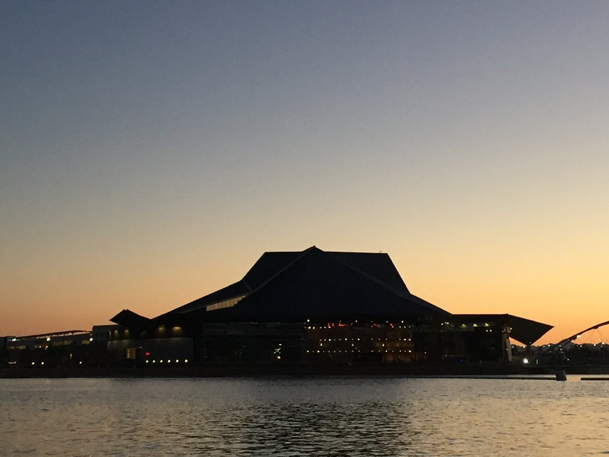 I sense the dark side <a href="/TempeArts/">Tempe Arts</a> does anyone else see Lord Vader appearing?           Btw you look really beautiful