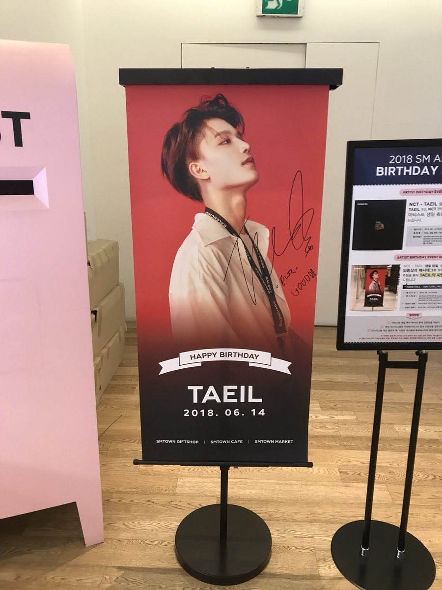180614, taeil bday cafe event at S.M SUM COEX! that day we can seeing a lots of taeil banner on theres!! if im not forgot on taeil bdays last year they giving us an enamel sticker/pin as well 