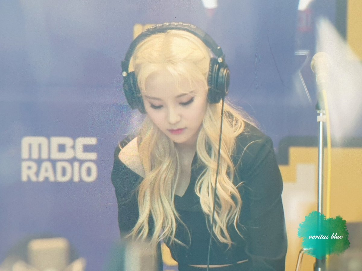 VLUE_JS's tweet photo. 190319 두시의데이트 Preview

#진솔 #이달의소녀 #JinSoul #LOONA #X_X https://t.co/vcidAtKwMa