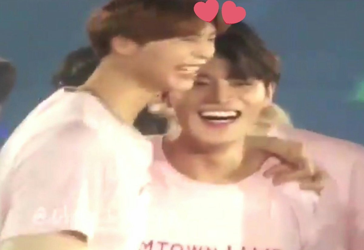 180728~180729, SMTOWN LIVE IN OSAKA 2018! big baby tall boy, johnny was lifted up taeil on his broad ;___; and brings taeil around the stage! johnny really take care of his favourite hyung and lovely hyung, moon taeil! 