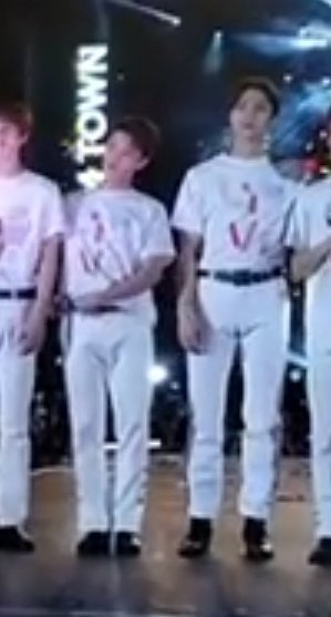 lets move on 190118~190121, SMTOWN LIVE IN SANTIAGO, CHILE 2019! (1)looks how smol taeil standing beside on johnny seo! ;-----;