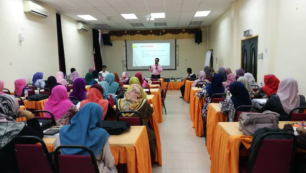 Caw_PK_PT's tweet photo. BENGKEL PENGEMASKINIAN DATA MODAL PUSINGAN/OPERASI PROJEK ESTET PADI NKEA EPP 10 pada 19 Mac 2019 bertempat di KOMPLEKS LATIHAN MADA, Alor Serdang
#teambpip
#cawpenyeliaankewangandanperniagaantani
#madamabeles https://t.co/wRnsVDP86R