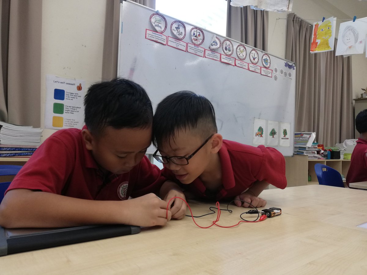 #his_learning <a href="/HisYear3/">HISYear3</a> the class voted to do a Benjamin Franklin and start from scratch with no hint.... they "discovered" series vs parallel by meeting constraints, and learned about the polarity of LED's.