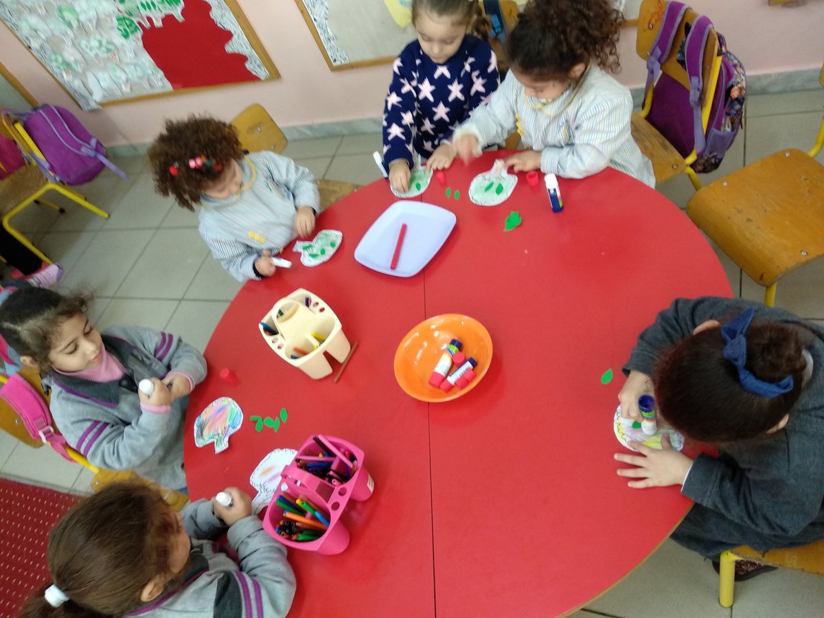 larashaker1's tweet photo. #kg1A #decorating #summerTree #fourSeasons #unique #special #touch
 @DawhaHighSchool @FThaalby @reem_chams https://t.co/uTMD6RVyv9
