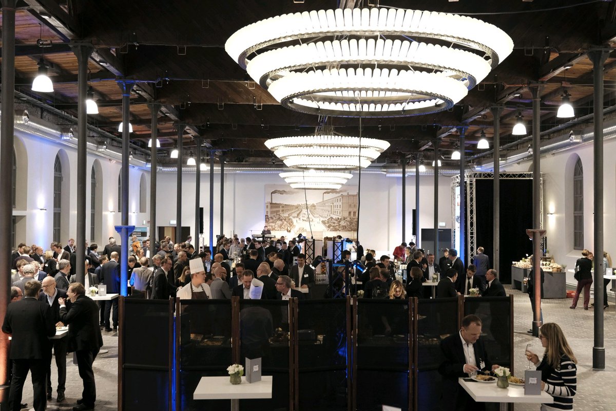 janszky's tweet photo. Erwarte ein "Heimspiel" heute beim #execforum19 der Experten für KI-Assistenten @EmpolisService Meine #Prognose für den #Service der #Zukunft haben sie schon begonnen umzusetzen. Freue mich auf tolle #Keynote in #Berlin. #Speaker #Future #KI #AI #Digitalisierung #CIO #CTO #CDO https://t.co/oMDpYJFfVj