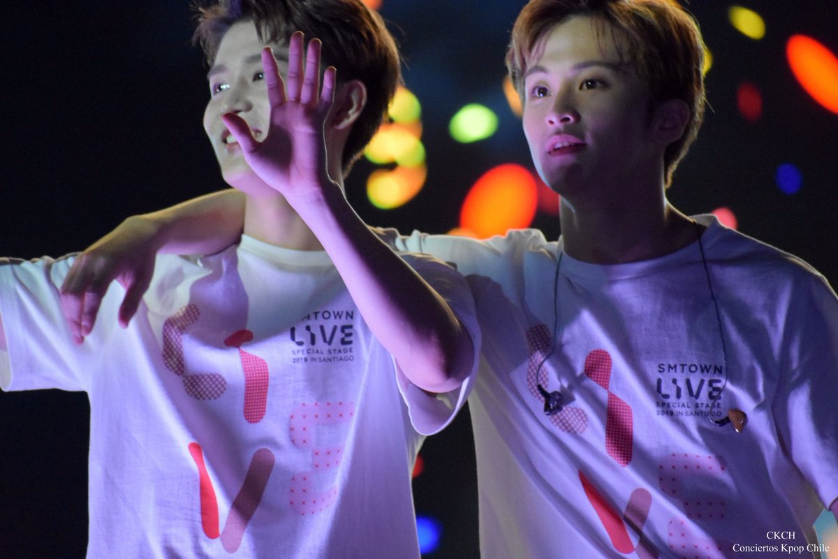 190118~190121, SMTOWN LIVE IN SANTIAGO, CHILE 2019! (10)another moments of taeil with mark and johnny! fyi so mmany moments of mark walkinv together & having so much fun on stage! 