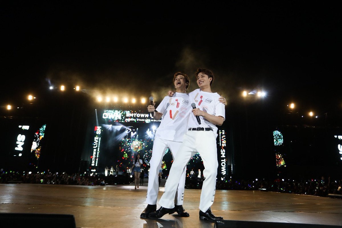 190118~190121, SMTOWN LIVE IN SANTIAGO, CHILE 2019! (10)another moments of taeil with mark and johnny! fyi so mmany moments of mark walkinv together & having so much fun on stage! 