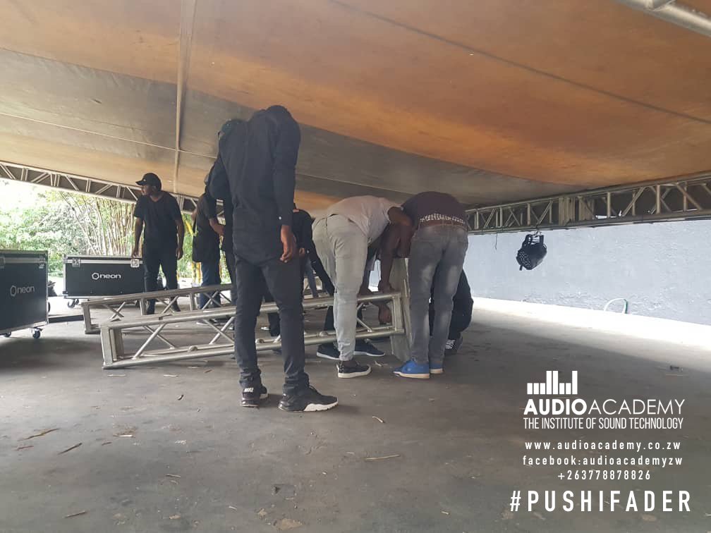 AcademyAudio's tweet photo. Audio Academy students setting up for Green Lion Crew from the USA.
#pushifader https://t.co/zaNjabUix5