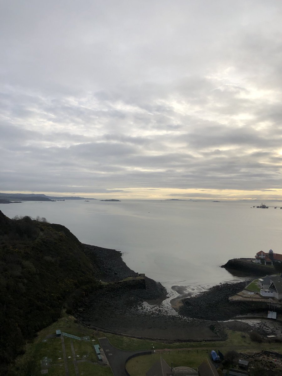 grahammccreadie's tweet photo. @WindyWilson88 #bridgeviews #forthrailbridgeview #overcast https://t.co/Ud85bAjAL2