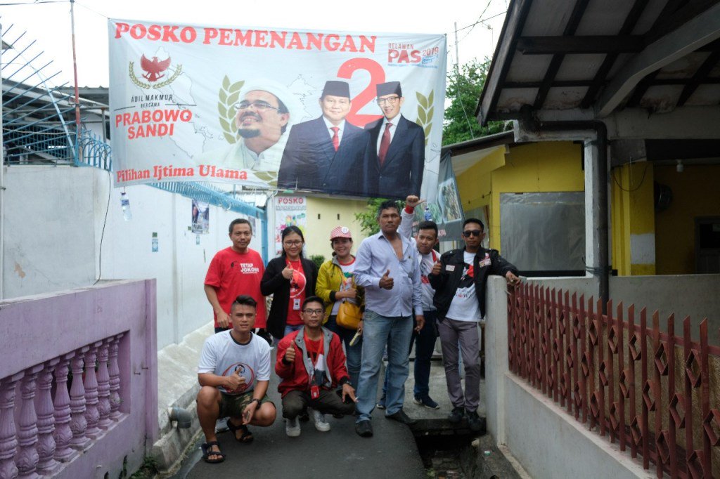Satu_republik's tweet photo. Masuki Kawasan 02 Cipinang, Relawan Arus Bawah Jokowi Tidak Gentar https://t.co/AN87isTc5X https://t.co/8inMhfRDyO