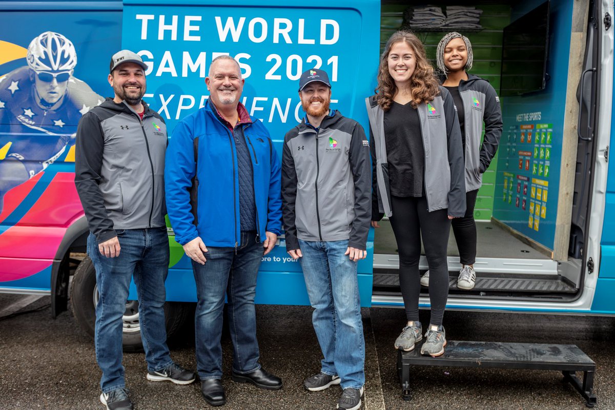 TheWorldGames's tweet image. How cool is the new van - The World Games 2021 Experience delivered by @Shipt 😍😍😍

Read more about it's first stop at the 15th Annual MortgageBanc Chili Cook-Off ➡️theworldgames.org/news/The-World…

#RoadtoBHM #WeAreTheWorldGames #TWG2021 @TWG2021BHM