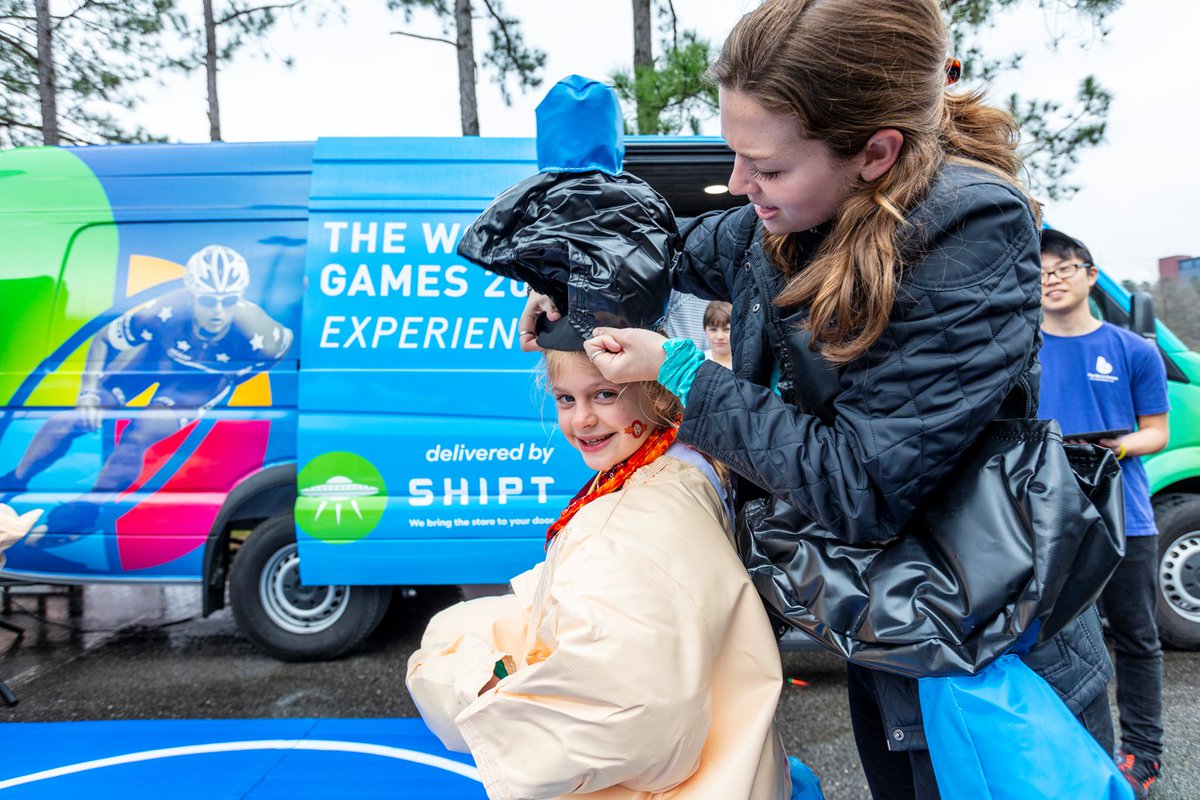 TheWorldGames's tweet image. How cool is the new van - The World Games 2021 Experience delivered by @Shipt 😍😍😍

Read more about it's first stop at the 15th Annual MortgageBanc Chili Cook-Off ➡️theworldgames.org/news/The-World…

#RoadtoBHM #WeAreTheWorldGames #TWG2021 @TWG2021BHM