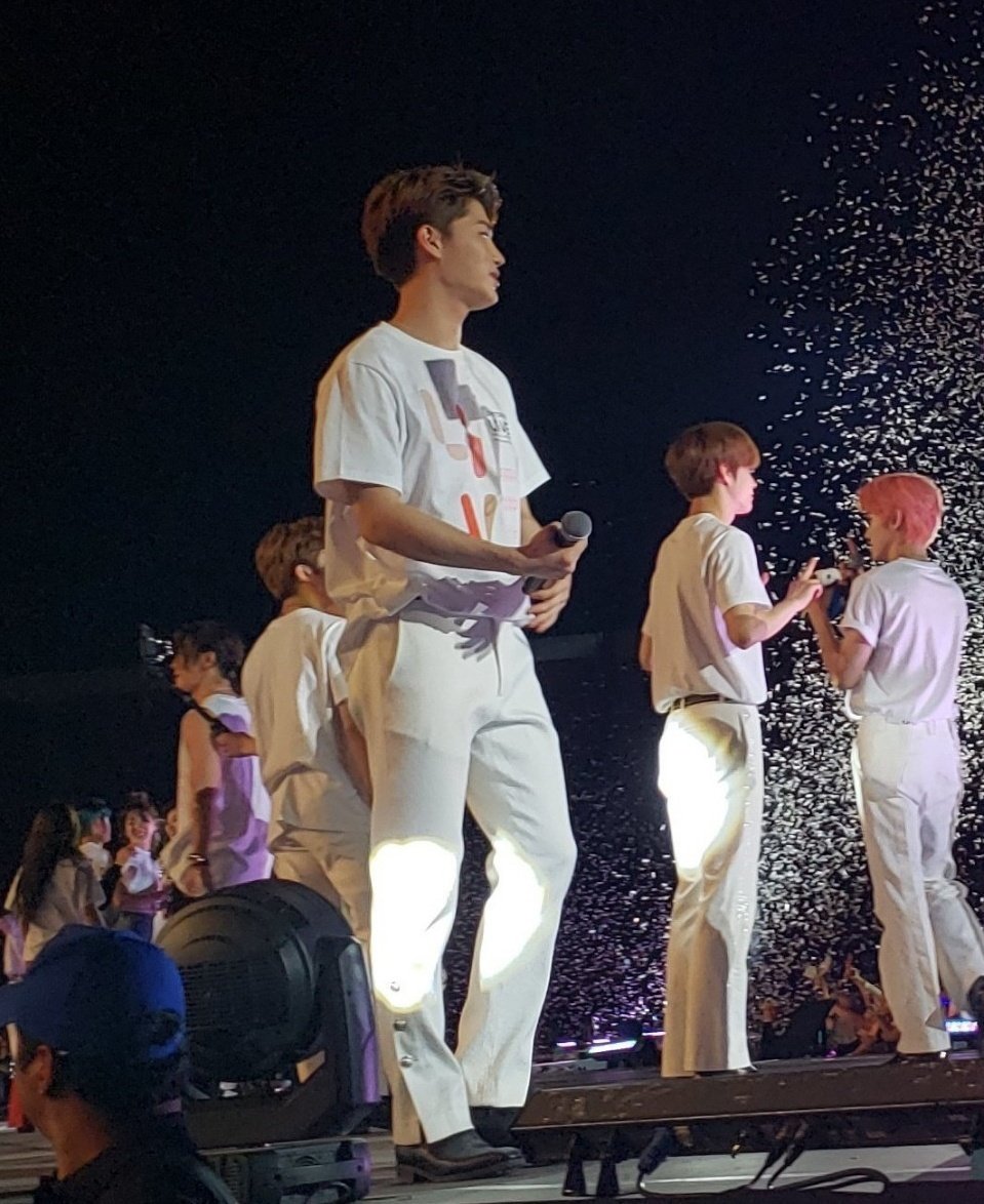 190118~190121, SMTOWN LIVE IN SANTIAGO, CHILE 2019! (14)after taeil haved his hands to fans, and on the 3rd pic, taeil is like a little boy who lost his way to go home & he's looking for his friends! ♡