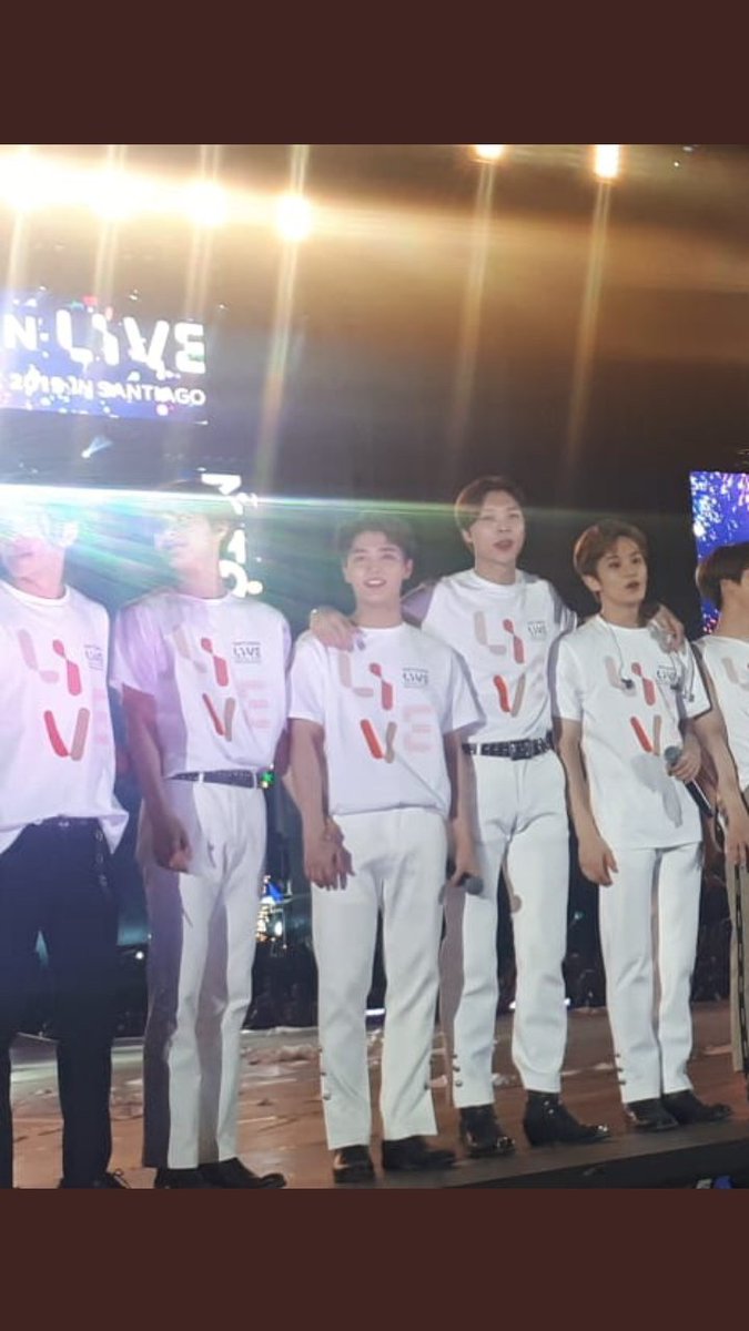 190118~190121, SMTOWN LIVE IN SANTIAGO, CHILE 2019! (16)taeil and the friends! ♡ on 3rd pics we can saw taeil were having conversation with his young brother, jeno, and the last pics taeil were cupped jaemin's chin awww ;;;