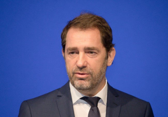 j_clauro's tweet image. #simplet continue avec ses petites phrases stupides : Pour Castaner, “pas de gilets jaunes mais 10 000 casseurs” à Paris valeursactuelles.com/node/105031