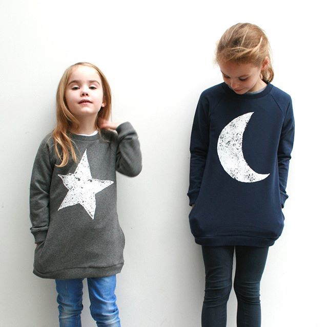 wellgroundedco's tweet photo. Still a bit of a chill in the air. Our sweatshirts are longer than your average so they're a little more cosy! There's nothing worse than a draughty midriff - or am I just showing my age there! 😅⁣

#wellgroundedkids⁣
#coolkids #kidsfashi… https://t.co/OdtsSBCkJT https://t.co/m0bJlPxyZx