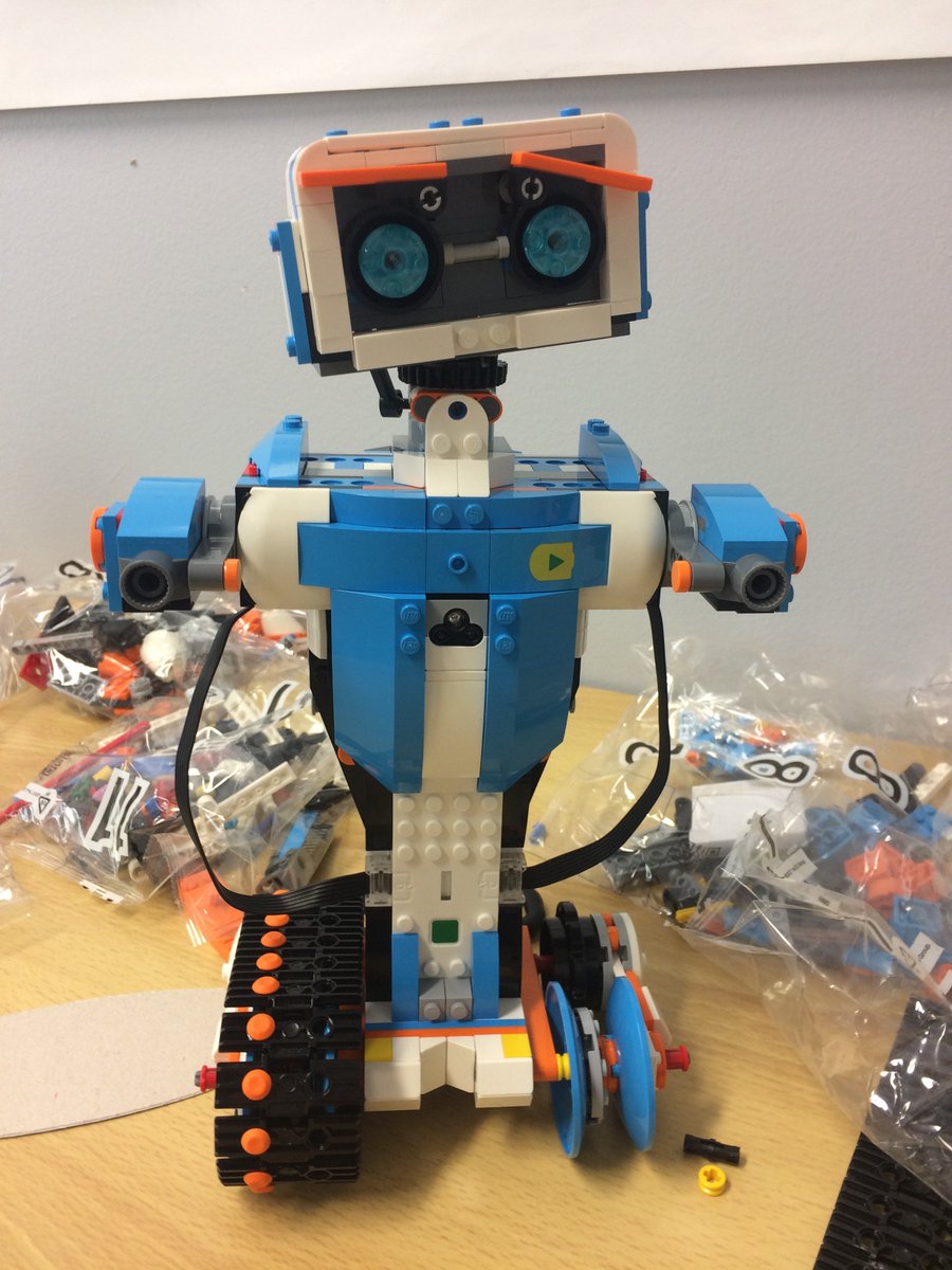 NNice06's tweet photo. Construction du robot lego Boots pour la programmation Scratch https://t.co/udEQvclmJd