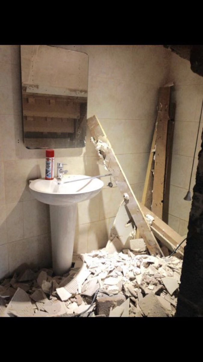 ray_wayne_forex's tweet photo. What you can do in small space, Plug and Chain under stairs shower room. 

#hvpmag #porcelanosa #grohe #aqata #plugandchainbathroomshowroomtaunton #plugandchain #stevebartin #ukpoty #watersafe #bartinplumbingandheatingltd #plumbing #abacusbathrooms #vado https://t.co/A43XfdzDY4