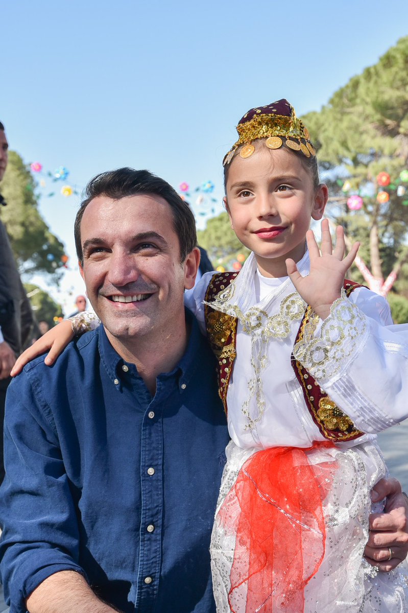 erionveliaj's tweet photo. Nje super bravo @DhameJulinda &amp; skuadra 👏👏👏

Dhjetra aktivitete per Diten e Veres e kthyen Tiranen ne nje lume qytetarie qe mezi priste te rimerrte qytetin pas akteve te dhunes 🌺

Nuk ndalemi! Ne fundjavat e 5 Majit &amp; 1 Qershorit serish #DitePaMakina si Dita e Veres ne TR 👫 https://t.co/rGg5K8ecsU