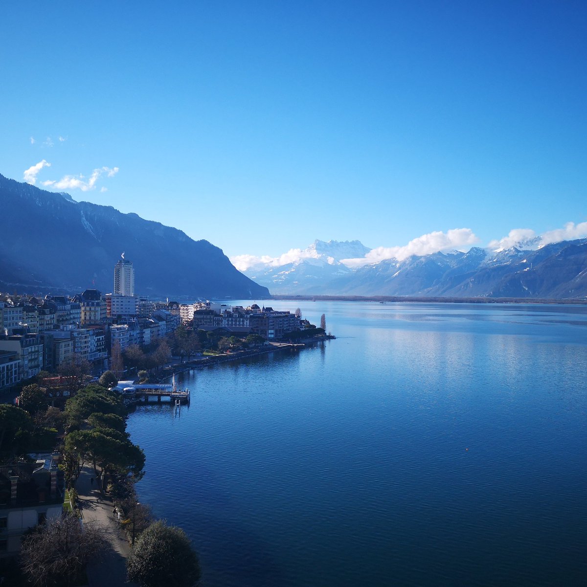 From the 14th floor we wish you a fab day with no troubles no clouds 🍀 
#eurotelmontreuxtakesyouhigher #inlovewithswitzerland #swissnature #montreux