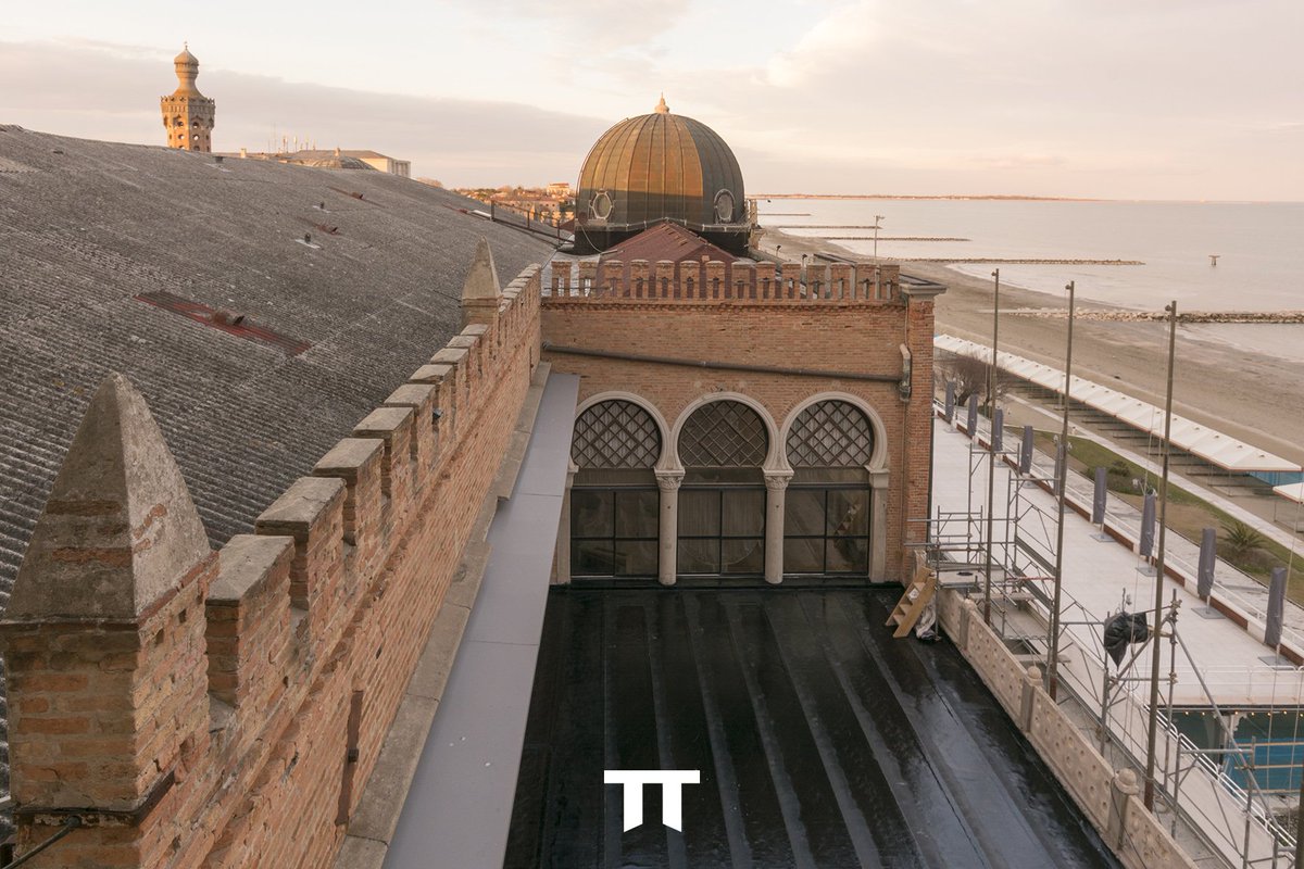 SettenGenesio's tweet photo. 4000 MQ DI PONTEGGIO!
Hotel Excelsior, Lido di Venezia.
Iniziato il restauro conservativo e strutturale delle facciate fronte mare, il consolidamento al 5° piano, lo strip out  camere di un intero livello e il restauro di alcune  terrazze esterne tra cui la Seaside Terrace. https://t.co/a0qdR173Lb