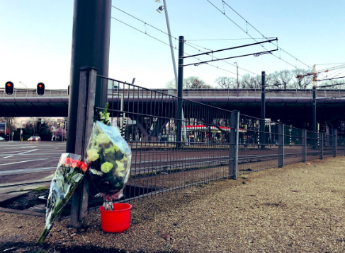 #Utrecht  People making detours to lay tributes this morning bbc.com/news/world-eur… …