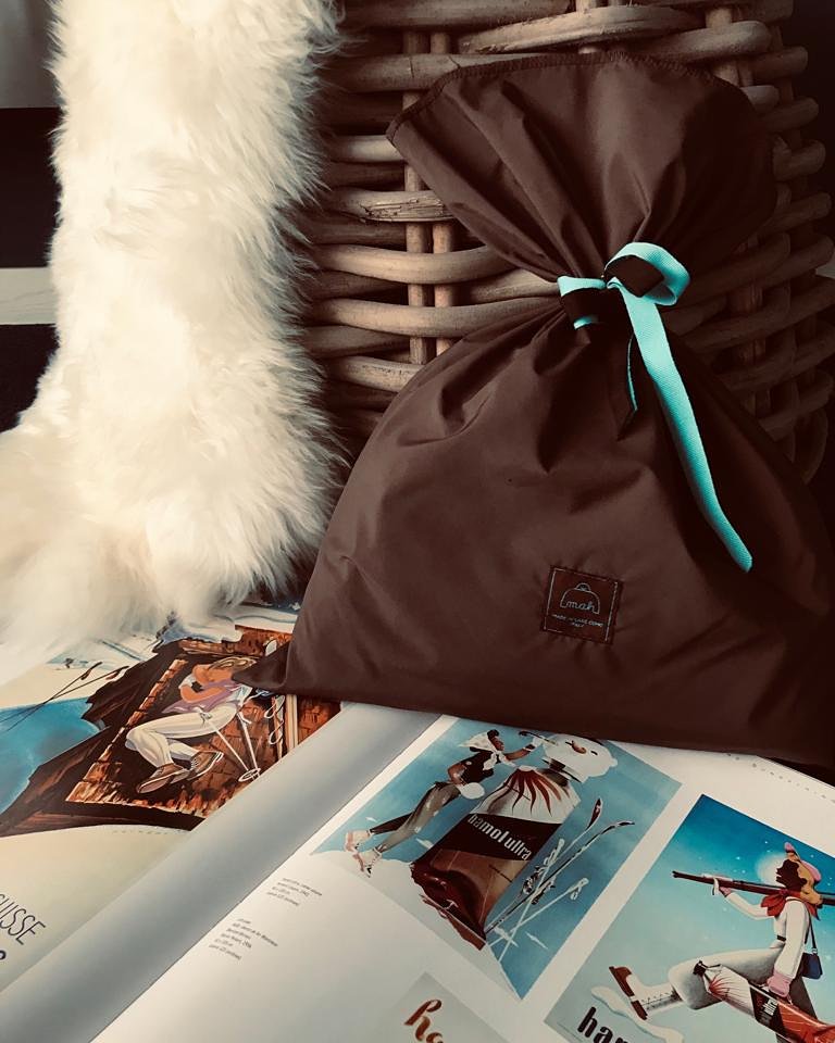 MLakecomo's tweet photo. Quale borsa ci sarà nella mitica confezione dal nastro azzurro pronta per essere consegnata?#adifferentbag #adifferentpointofview #interiorfabrics #trimmingsformubags #BORSA #19marzo https://t.co/d3aJYisE2N
