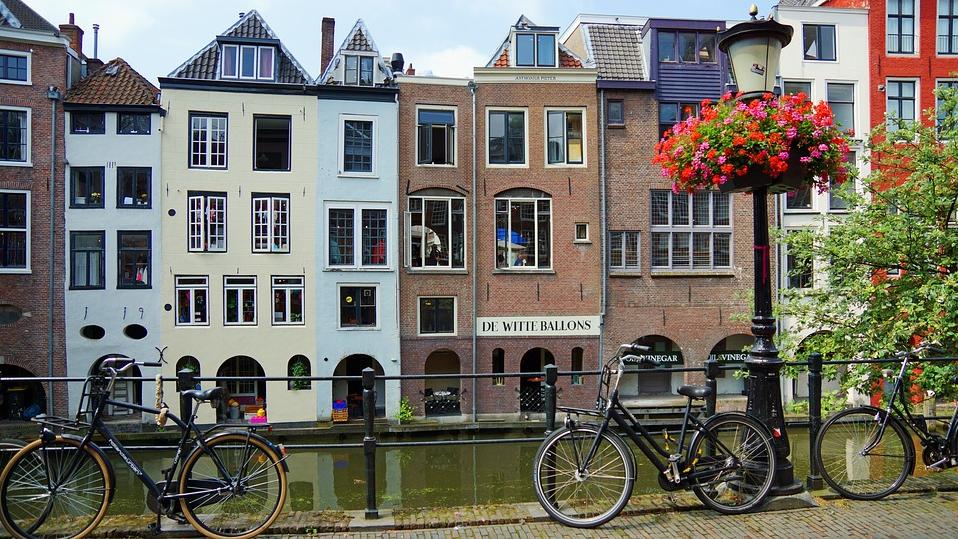 elexis_eu's tweet photo. Due to a highly successful 1st ELEXIS workshop, a follow up on 'eLexicography between #DH & #AI: Complexities in Data, Technologies, Communities' is co-organized with @pret_a_llod at @DH2019_NL .
Abstract submission in any language is open until 30.4.!
👉 https://t.co/AvSibKhlME https://t.co/LONjm2qRxs