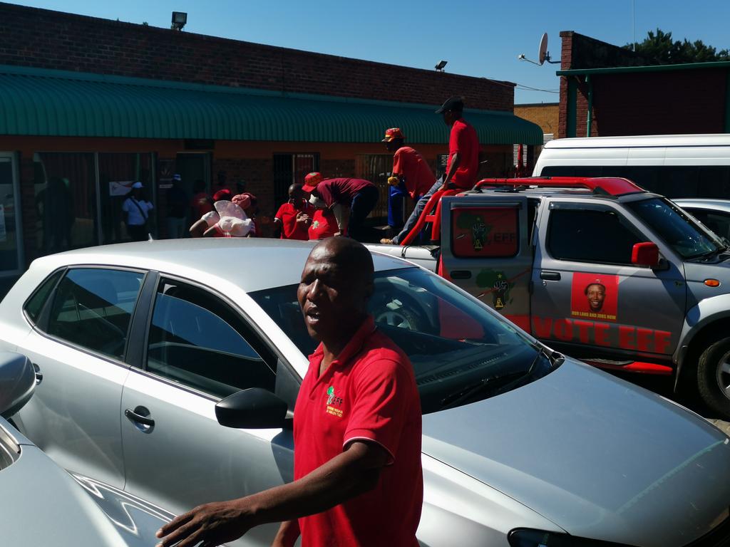 effnorthercape's tweet photo. #EFFNCManifestoRally
#24March2019
Fighters are ready to attack https://t.co/j3CPBmTIR9